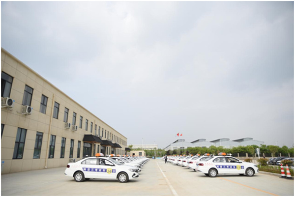 關(guān)于規(guī)范機(jī)動(dòng)車駕駛?cè)丝颇咳记斑m應(yīng)性訓(xùn)練的意見(jiàn)